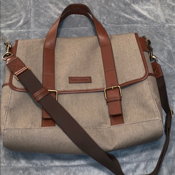 Dooney & Bourke Other - dooney and bourke florentine hunter messenger bag